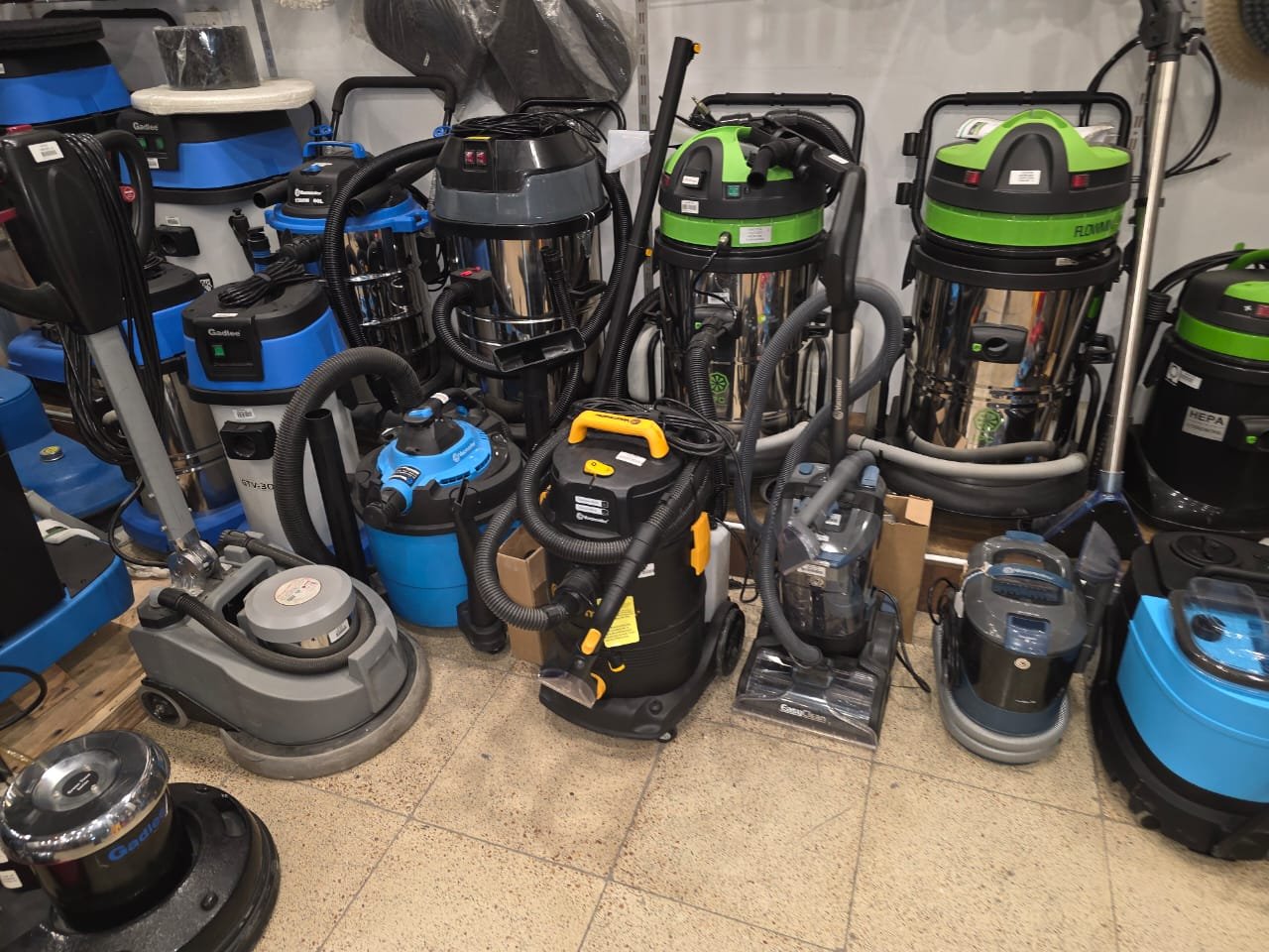 مكانس كهربائية صناعية